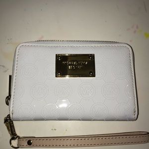 Michael Kors white wallet/ detachable wristlet